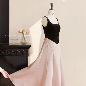 Elegant Black & Blush A-Line Dress – Vintage-Inspired Midi Gown - Size 6
